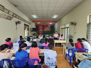 Đồng chí Phạm Thị Thu Sương – Phó Giám đốc Chi nhánh NHCSXH tỉnh Đồng Nai thăm và làm việc tại điểm giao dịch Thanh Lương, phường An Lộc