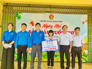 ĐOÀN - HỘI- ĐỘI PHƯỜNG AN LỘC CHUNG TAY TIẾP SỨC EM KHỔNG TÚ QUỲNH ĐẾN TRƯỜNG