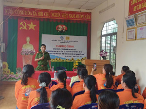 HỘI LHPN PHƯỜNG AN LỘC TỔ CHỨC TUYÊN TRUYỀN PHÁP LUẬT CHO HỘI VIÊN PHỤ NỮ