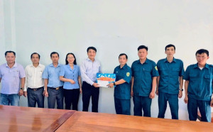 LÃNH ĐẠO PHƯỜNG AN LỘC THĂM, CHÚC MỪNG BAN CHQS PHƯỜNG NHÂN DỊP KỶ NIỆM 81 NĂM NGÀY THÀNH LẬP QUÂN ĐỘI NHÂN DÂN VIỆT NAM (22/12/1944 – 22/12/2025) VÀ 36 NĂM NGÀY HỘI QUỐC PHÒNG TOÀN DÂN (22/12/1989 – 22/12/2025)