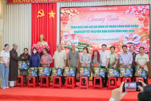 PHƯỜNG AN LỘC PHỐI HỢP CHÙA PHÁP LIÊN TRAO 200 PHẦN QUÀ TẾT CHO HỘ GIA ĐÌNH KHÓ KHĂN