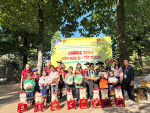 XUÂN NHÂN ÁI – TẾT SẺ CHIA