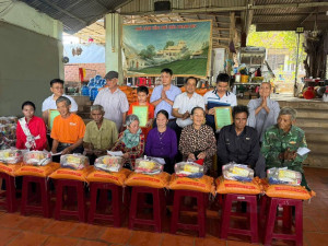 TRAO QUÀ TẾT BÍNH NGỌ 2026 CHO HỘ CÓ HOÀN CẢNH KHÓ KHĂN TẠI CHÙA THANH SƠN, PHƯỜNG AN LỘC