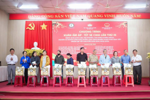 ĐOÀN ĐẠI BIỂU QUỐC HỘI TRAO QUÀ CHO HỘ CẬN NGHÈO, HỘ CÓ HOÀN CẢNH KHÓ KHĂN TẠI PHƯỜNG AN LỘC