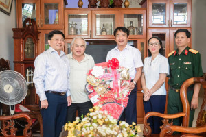 ĐẢNG ỦY PHƯỜNG AN LỘC THĂM, CHÚC TẾT CÁC NGUYÊN LÃNH ĐẠO QUA CÁC THỜI KỲ TRÊN ĐỊA BÀN THỊ XÃ BÌNH LONG TRƯỚC ĐÂY