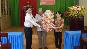 ĐOÀN LÃNH ĐẠO PHƯỜNG AN LỘC THĂM TẶNG QUÀ TẾT CÁC KHU PHỐ