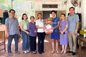 PHÓ BÍ THƯ THƯỜNG TRỰC ĐẢNG ỦY THĂM, TẶNG QUÀ GIA ĐÌNH CHÍNH SÁCH, BẢO TRỢ XÃ HỘI NHÂN DỊP XUÂN BÍNH NGỌ 2026