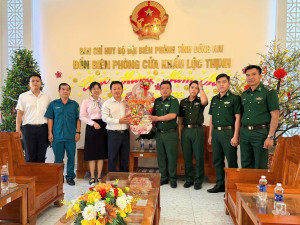 PHƯỜNG AN LỘC THĂM, TẶNG QUÀ CÁC KHU DÂN CƯ VÀ ĐƠN VỊ LỰC LƯỢNG VŨ TRANG