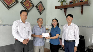 THĂM HỎI, CHÚC TẾT ĐẢNG VIÊN CAO TUỔI ĐẢNG TẠI PHƯỜNG AN LỘC