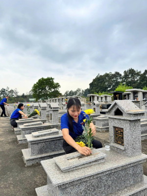 THẮP NÉN HƯƠNG SƯỞI ẤM NHỮNG NGÔI MỘ LẶNG THẦM TRƯỚC THỀM XUÂN 2026