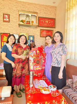 HỘI LHPN PHƯỜNG AN LỘC TỔ CHỨC TRAO QUÀ TẾT XUÂN BÍNH NGỌ 2026