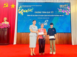 PHƯỜNG AN LỘC TRAO QUÀ TẾT CHO CÁC HỘ KHÓ KHĂN NHÂN DỊP XUÂN...