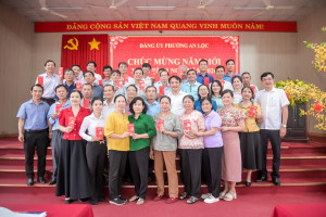 ĐẢNG ỦY PHƯỜNG AN LỘC HỌP MẶT ĐẦU NĂM, CHÚC TẾT CHI BỘ CÁC KHU PHỐ VÀ TRƯỜNG HỌC TRÊN ĐỊA BÀN