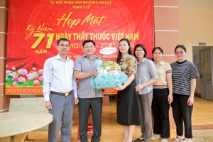 PHÓ BÍ THƯ ĐẢNG ỦY, CHỦ TỊCH UBND PHƯỜNG TRẦN THANH LONG THĂM, CHÚC MỪNG NGÀY THẦY THUỐC VIỆT NAM 27/2