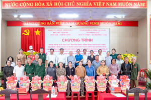 THĂM, TẶNG QUÀ CHO THƯƠNG BINH, BỆNH BINH VÀ CÁC GIA ĐÌNH CHÍNH SÁCH, HOÀN CẢNH KHÓ KHĂN