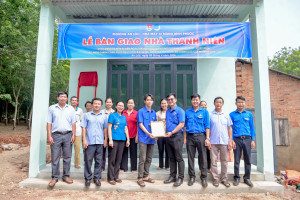MÁI ẤM THANH NIÊN ĐƯỢC TRAO - GỬI TRỌN NIỀM TIN VÀ HY VỌNG