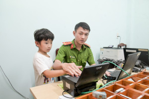 CÔNG AN PHƯỜNG AN LỘC TÍCH CỰC TRIỂN KHAI CẤP CCCD, VNeID CHO CÔNG DÂN TỪ 6 TUỔI TRỞ LÊN