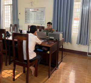 CÔNG AN PHƯỜNG XỬ LÝ CHỦ TÀI KHOẢN BÌNH LUẬN TIÊU CỰC TRÊN KHÔNG GIAN MẠNG