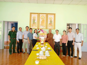 ĐOÀN LÃNH ĐẠO PHƯỜNG AN LỘC THĂM HỎI, TẶNG QUÀ CÁC CƠ SỞ PHẬT GIÁO NHÂN LỄ PHẬT ĐẢN NĂM 2026