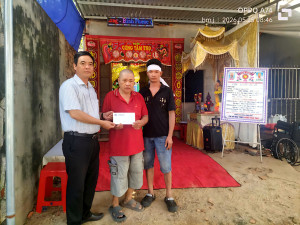 HỘI CHỮ THẬP ĐỎ PHƯỜNG AN LỘC THĂM VIẾNG, HỖ TRỢ GIA ĐÌNH CÓ HOÀN CẢNH ĐẶC BIỆT KHÓ KHĂN TẠI KHU PHỐ PHÚ LONG