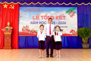 PHÓ CHỦ TỊCH UBND PHƯỜNG AN LỘC DỰ LỄ TỔNG KẾT NĂM HỌC TẠI TRƯỜNG TIỂU HỌC THANH LƯƠNG B