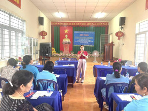 TIẾP TỤC TỔ CHỨC TUYÊN TRUYỀN PHÁP LUẬT, AN SINH XÃ HỘI VÀ CHĂM SÓC SỨC KHỎE CHO HỘI VIÊN PHỤ NỮ VÀ NHÂN DÂN 🍁