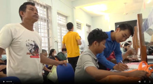 Đoàn viên, thanh niên hỗ trợ người dân "giải quyết" thủ tục hành chính