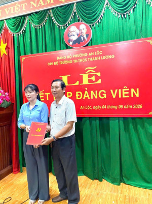 CHI BỘ TRƯỜNG TIỂU HỌC VÀ THCS THANH LƯƠNG TỔ CHỨC LỄ KẾT NẠP ĐẢNG VIÊN MỚI