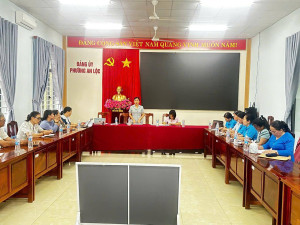 HỘI LHPN PHƯỜNG AN LỘC TỔ CHỨC HỌP GIAO BAN CÔNG TÁC ỦY THÁC NHCSXH VỚI CÁC TỔ TIẾT KIỆM VÀ VAY VỐN.