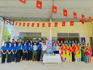 HỘI LIÊN HIỆP PHỤ NỮ VÀ ĐOÀN THANH NIÊN PHƯỜNG AN LỘC KÝ KẾT CHƯƠNG TRÌNH PHỐI HỢP THỰC HIỆN MÔ HÌNH "DÂN VẬN KHÉO" VỀ PHÂN LOẠI RÁC THẢI TẠI NGUỒN
