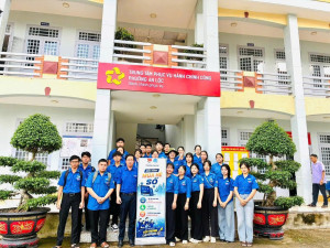 ĐOÀN PHƯỜNG AN LỘC RA QUÂN ĐỘI HÌNH "MÙA HÈ SỐ" HỖ TRỢ NGƯỜI DÂN THỰC HIỆN DỊCH VỤ CÔNG TRỰC TUYẾN