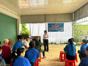 RA QUÂN HỖ TRỢ NGƯỜI DÂN TRONG LĨNH VỰC CHUYỂN ĐỔI SỐ VÀ TUYÊN TRUYỀN PHÂN LOẠI CHẤT THẢI RẮN TẠI NGUỒN