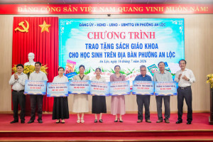 PHƯỜNG AN LỘC CHUNG TAY TRAO TẶNG SÁCH GIÁO KHOA - TIẾP BƯỚC ƯỚC MƠ ĐẾN TRƯỜNG CHO HỌC SINH ✨📚