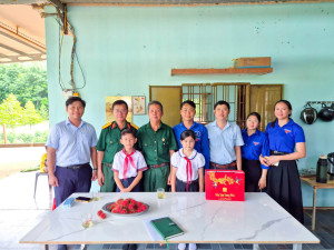 TUỔI TRẺ PHƯỜNG AN LỘC THĂM, TẶNG QUÀ GIA ĐÌNH CHÍNH SÁCH – LAN TOẢ LỜI TRI ÂN THÁNG BẢY🇻🇳🇻🇳