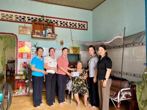 KHU PHỐ PHÚ THỊNH TỔ CHỨC HỌP MẶT TRI ÂN, THĂM VÀ TẶNG QUÀ GIA ĐÌNH CHÍNH SÁCH, NGƯỜI CÓ CÔNG