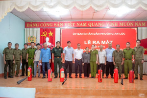 PHƯỜNG AN LỘC RA MẮT MÔ HÌNH "TỔ LIÊN GIA AN TOÀN PHÒNG CHÁY, CHỮA CHÁY" KHU PHỐ THANH HÒA