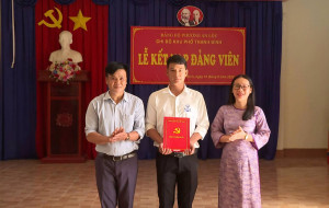 KHU PHỐ THANH BÌNH TỔ CHỨC LỄ KẾT NẠP ĐẢNG VIÊN MỚI