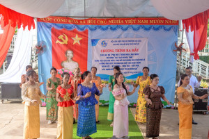 HỘI LIÊN HIỆP PHỤ NỮ PHƯỜNG AN LỘC RA MẮT CLB “PHỤ NỮ S’TIÊNG MÚA LÂM THÔN” VÀ MÔ HÌNH “HẠT GẠO NGHĨA TÌNH”