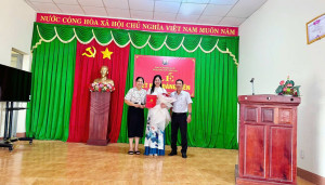 CHI BỘ THANH PHÚ TỔ CHỨC LỄ KẾT NẠP ĐẢNG VIÊN NHÂN DỊP QUỐC KHÁNH 2/9
