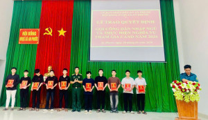 Hội đồng Nghĩa vụ quân sự xã An phước trao Quyết định gọi công dân nhập ngũ năm 2026