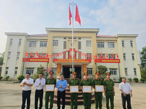 Xã An Phước - Khen thưởng tập thể, cá nhân tiêu biểu trong đấu tranh triệt xóa vụ ma túy