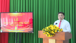 Đ/c Trần Thế Vinh - Bí thư Đảng ủy, Chủ tịch HĐND xã phát biểu chúc mừng
