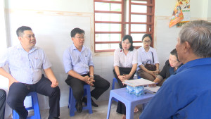 Vận động tại nhà người dân