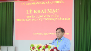 Đ/c Doãn Đức Thành - UVTV, PCT.UBND xã, Chủ tịch Hội đồng tuyển dụng phát biểu khai mạc kỳ tuyển dụng