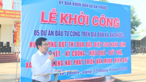 Đ/c Đoàn Minh Trí - Chủ tịch UBND xã phát biểu tại buổi lễ