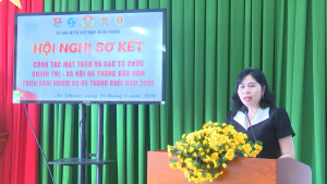 Đ/c Mai Thị Huệ - UVTV, Chủ tịch UB MTTQ xã An Phước phát biểu khai mạc hội nghị