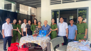 Thăm các đối tượng chính sách