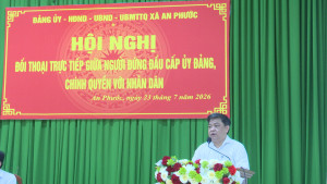 Đ/c Trần Thế Vinh - Bí thư Đảng ủy, Chủ tịch HĐND xã phát biểu tại hội nghị