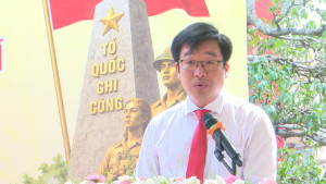 Lễ viếng, dâng hương tưởng niệm các anh hùng liệt sĩ tại đền...