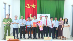 Đảng ủy xã An Phước công bố quyết định về   tổ chức bộ máy và nhân sự ấp